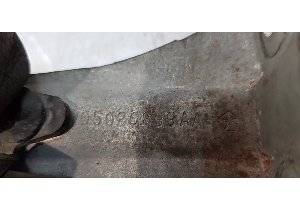 Recambio de soporte / guia puerta corredera para chrysler grand voyager limited referencia OEM IAM 05020899AA  