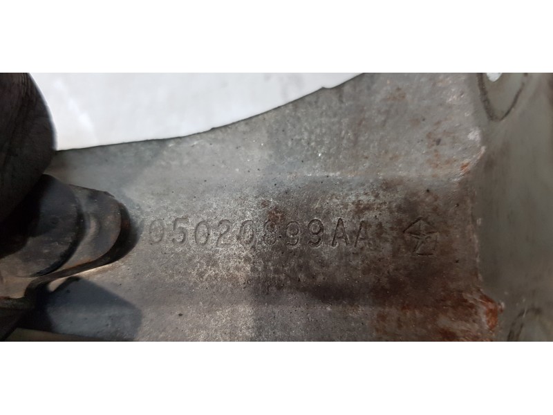 Recambio de soporte / guia puerta corredera para chrysler grand voyager limited referencia OEM IAM 05020899AA  