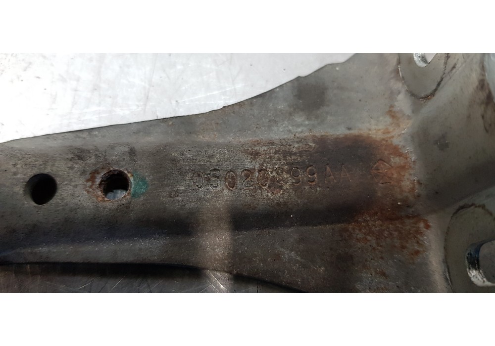 Recambio de soporte / guia puerta corredera para chrysler grand voyager limited referencia OEM IAM 05020899AA  