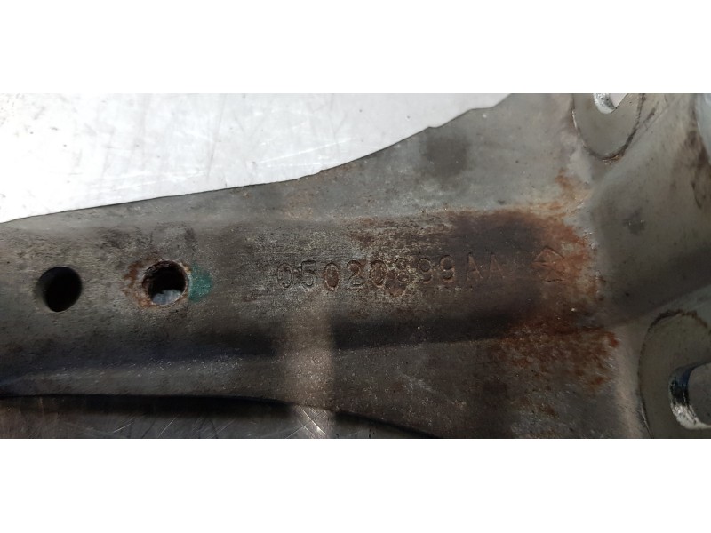 Recambio de soporte / guia puerta corredera para chrysler grand voyager limited referencia OEM IAM 05020899AA  