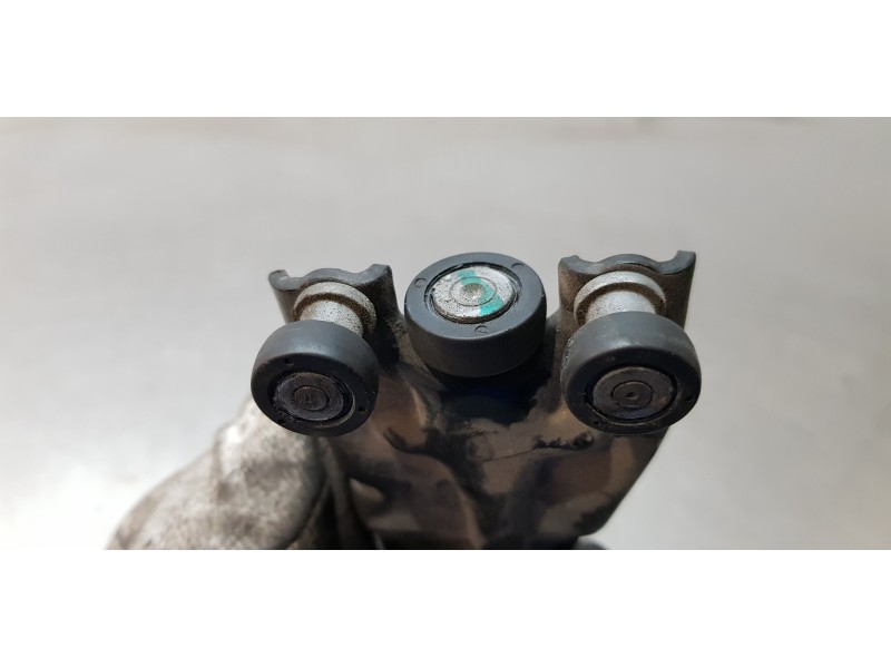 Recambio de soporte / guia puerta corredera para chrysler grand voyager limited referencia OEM IAM 05020673AB  