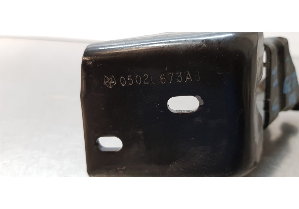 Recambio de soporte / guia puerta corredera para chrysler grand voyager limited referencia OEM IAM 05020673AB  