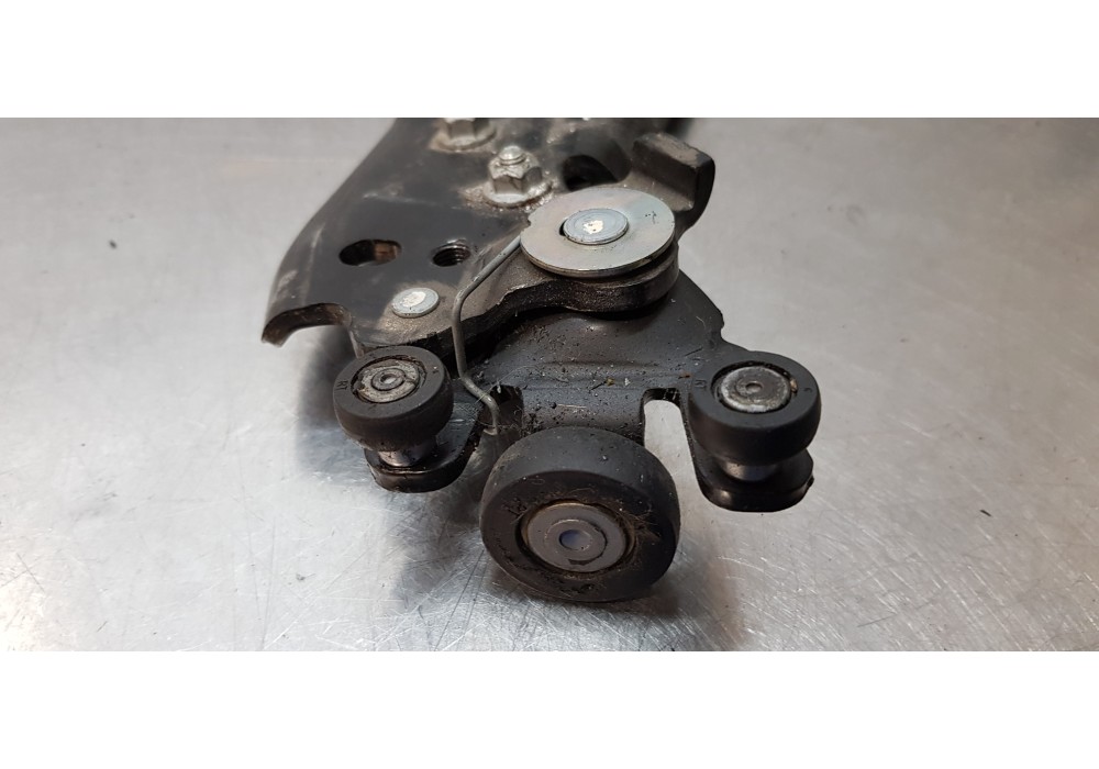 Recambio de soporte / guia puerta corredera para chrysler grand voyager limited referencia OEM IAM 5020920AB  
