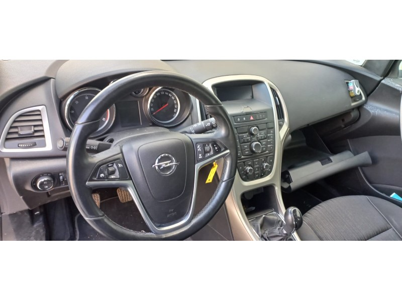opel astra j lim. del año 2012
