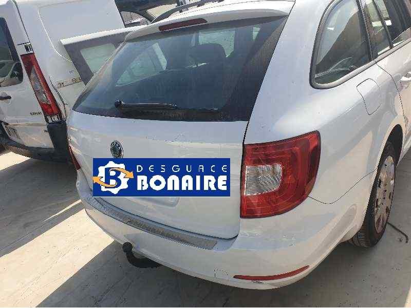 skoda superb combi (3t5) del año 2011