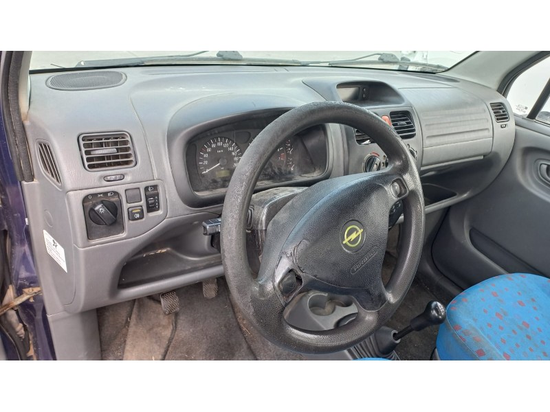 opel agila del año 2001