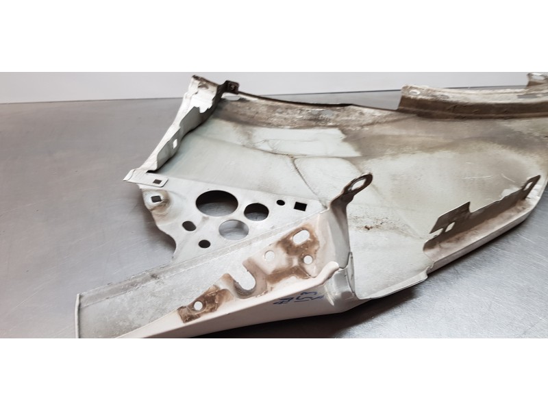 Recambio de aleta delantera derecha para ford transit kastenwagen (ttg) 310 l2 ambiente referencia OEM IAM 2242243 PBK31V16005AL