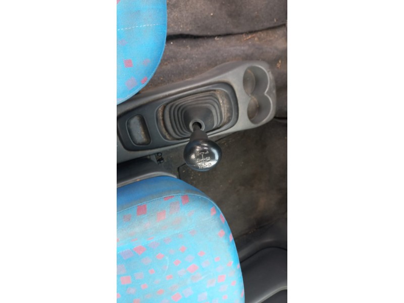 opel agila del año 2001