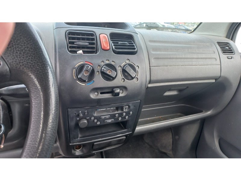 opel agila del año 2001