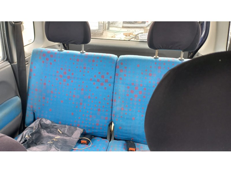 opel agila del año 2001