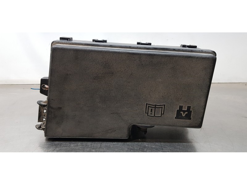Recambio de caja reles / fusibles para ford c-max titanium referencia OEM IAM AV6T14A067AC  