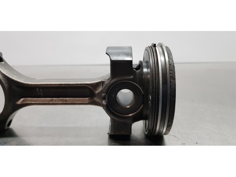 Recambio de piston para renault scenic iv grand zen referencia OEM IAM 120A16279R  