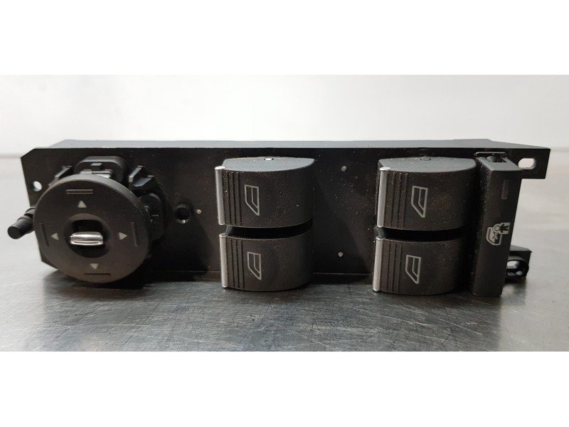 Recambio de mando elevalunas delantero izquierdo para ford c-max titanium referencia OEM IAM AM5T14A132DB   Recambio de mando elevalunas delantero izquierdo para ford c-max titanium referencia OEM IAM AM5T14A132DB