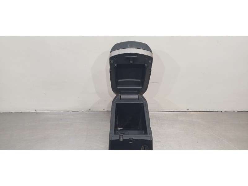 Recambio de apoyabrazos central para hyundai ix35 style awd referencia OEM IAM 846602S2009P  