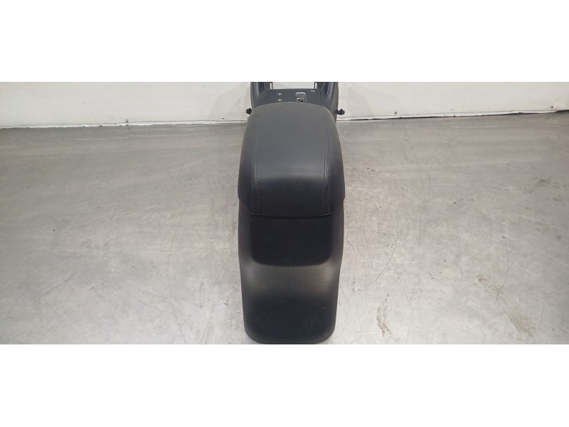 Recambio de apoyabrazos central para hyundai ix35 style awd referencia OEM IAM 846602S2009P  