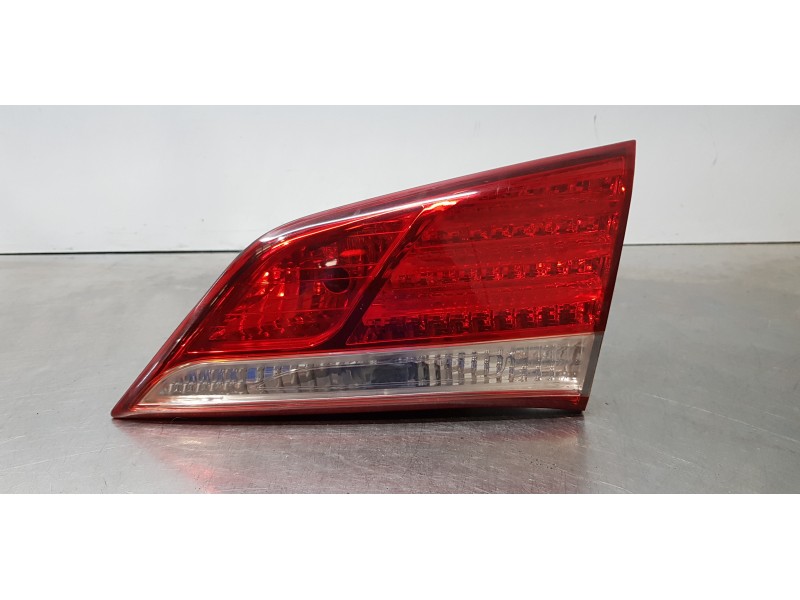 Recambio de piloto trasero derecho interior para hyundai i40 premium referencia OEM IAM 924043Z300  