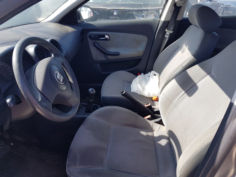 seat ibiza (6l1) del año 2004