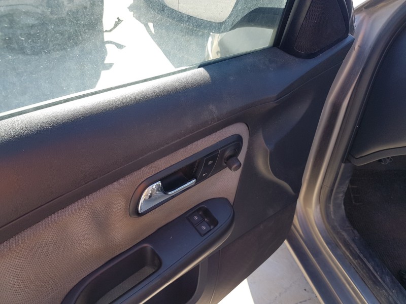 seat ibiza (6l1) del año 2004