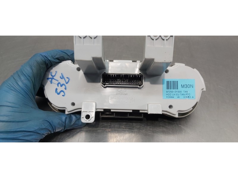 Recambio de mando climatizador para hyundai ix35 style awd referencia OEM IAM 972502Y300TAN  