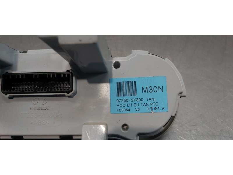 Recambio de mando climatizador para hyundai ix35 style awd referencia OEM IAM 972502Y300TAN  