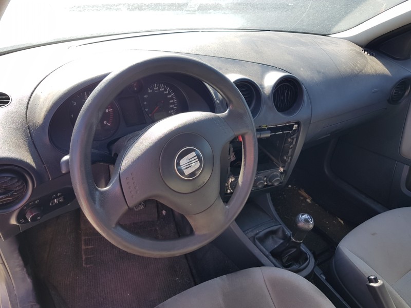 seat ibiza (6l1) del año 2004