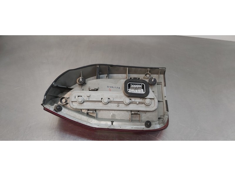 Recambio de piloto trasero derecho para opel zafira a blue line referencia OEM IAM 93175679  