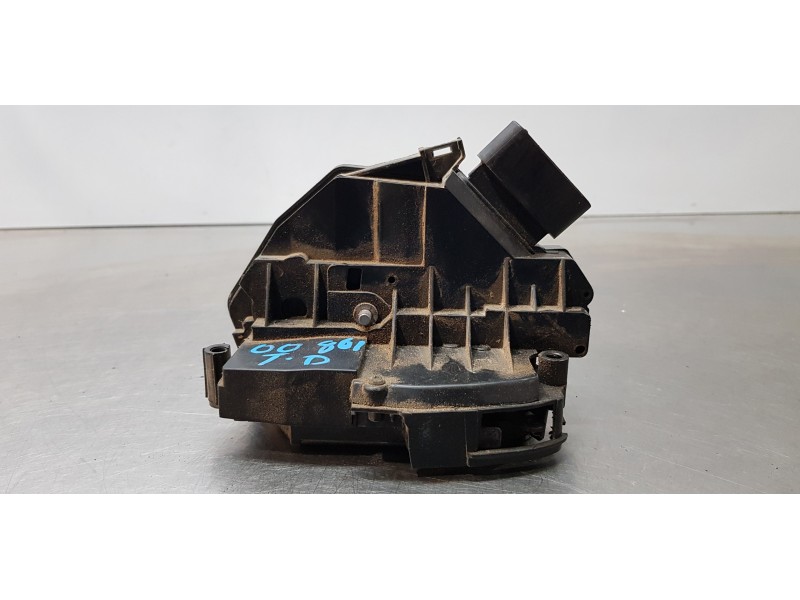 Recambio de cerradura puerta trasera derecha para ford fiesta (cb1) trend referencia OEM IAM 8A6AA26412AC  