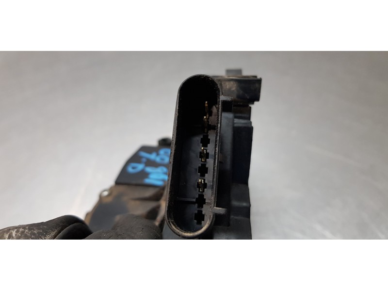 Recambio de cerradura puerta trasera derecha para ford fiesta (cb1) trend referencia OEM IAM 8A6AA26412AC  