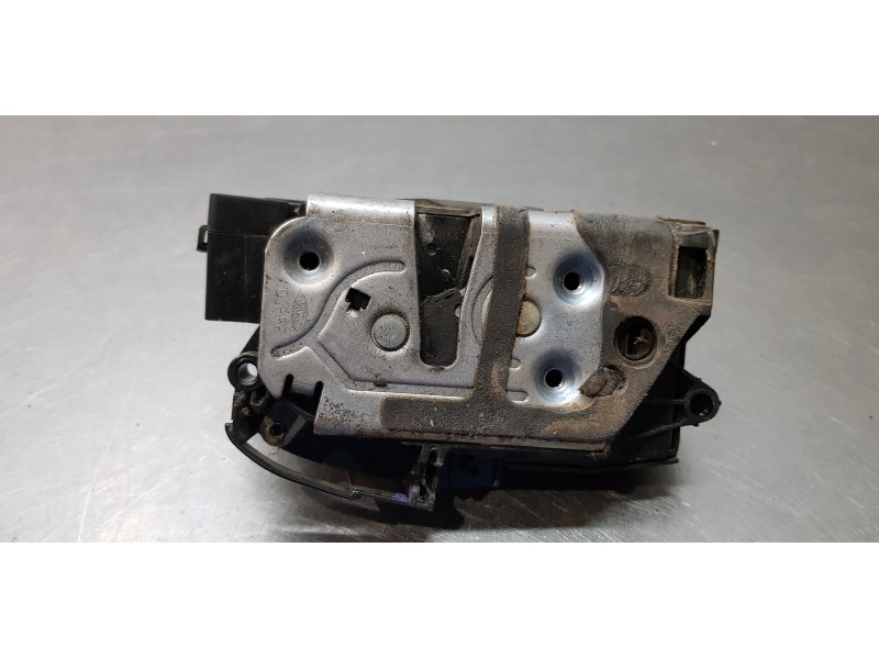 Recambio de cerradura puerta trasera derecha para ford fiesta (cb1) trend referencia OEM IAM 8A6AA26412AC  