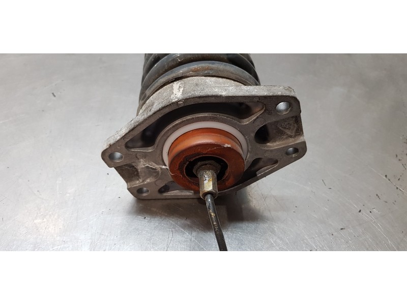 Recambio de amortiguador delantero izquierdo para maserati quattroporte básico referencia OEM IAM 462400126512  