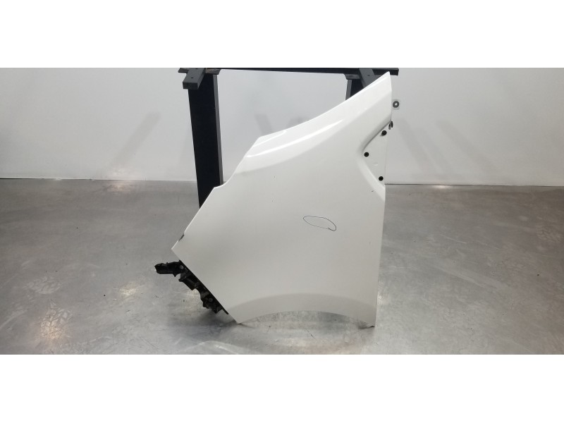 Recambio de aleta delantera izquierda para renault trafic furgón l2 referencia OEM IAM 631014221R  