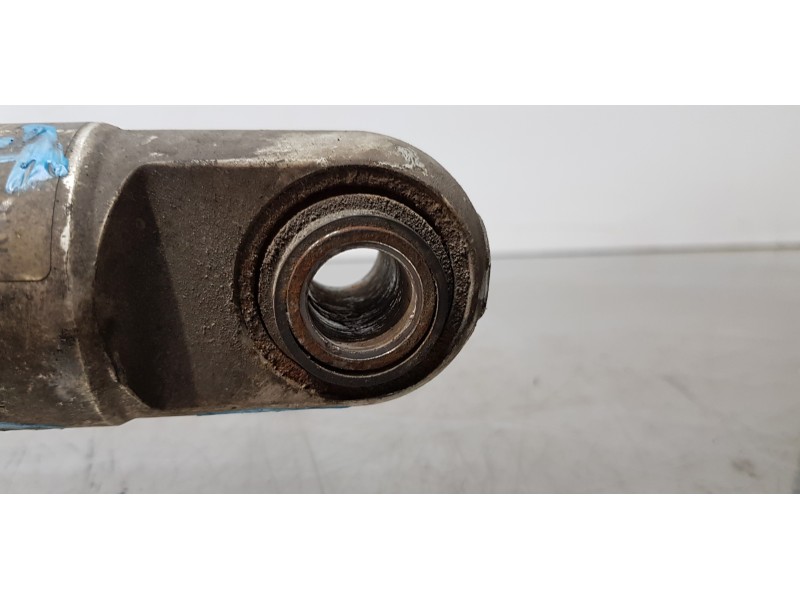 Recambio de amortiguador trasero izquierdo para maserati quattroporte básico referencia OEM IAM 462400126513  