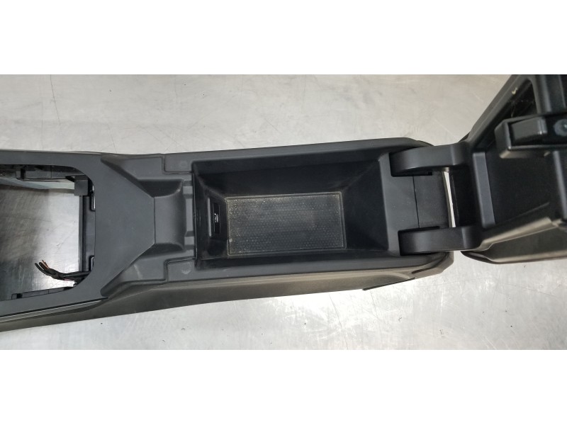 Recambio de apoyabrazos central para bmw serie 1 lim. (f40) 116d referencia OEM IAM 51169460084 51169460092 