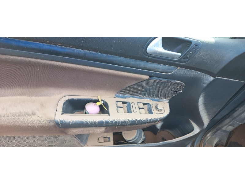 volkswagen golf v berlina (1k1) del año 2008