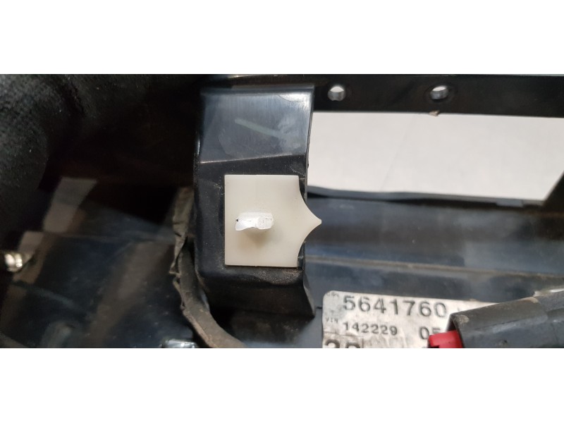 Recambio de maneta exterior porton para chrysler grand voyager limited referencia OEM IAM 5109045AB  