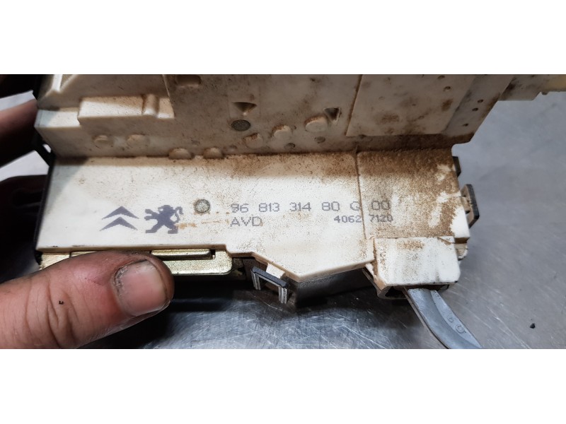 Recambio de cerradura puerta delantera derecha para citroen c4 berlina vtr plus referencia OEM IAM 9681331480   Recambio de cerradura puerta delantera derecha para citroen c4 berlina vtr plus referencia OEM IAM 9681331480