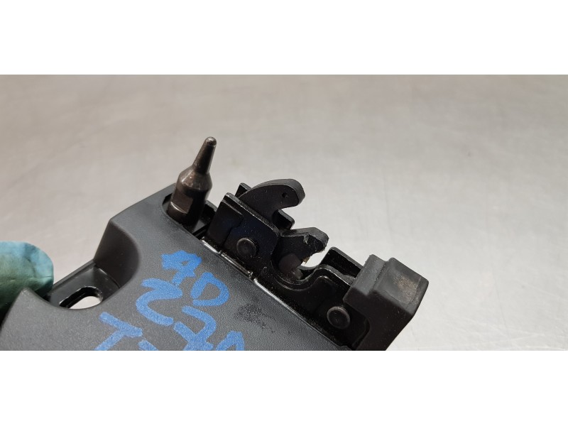 Recambio de cerradura puerta trasera derecha para renault trafic furgón l2 referencia OEM IAM 8200006253  