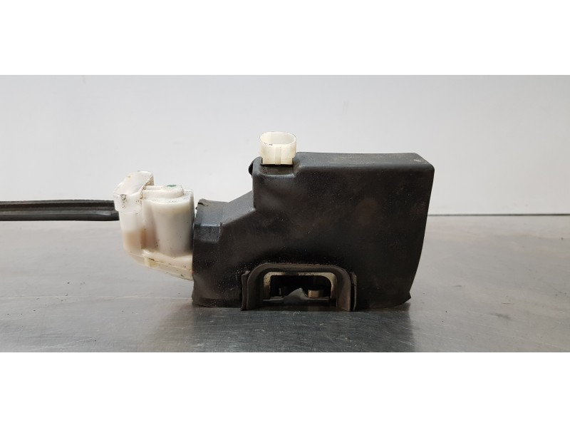 Recambio de cerradura puerta trasera derecha para maserati quattroporte básico referencia OEM IAM 68206200  