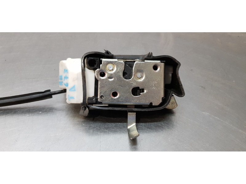 Recambio de cerradura puerta trasera derecha para maserati quattroporte básico referencia OEM IAM 68206200  