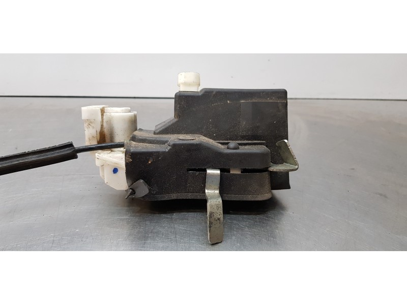 Recambio de cerradura puerta trasera izquierda para maserati quattroporte básico referencia OEM IAM 68206300  