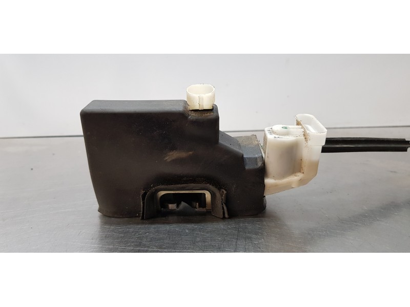 Recambio de cerradura puerta trasera izquierda para maserati quattroporte básico referencia OEM IAM 68206300  