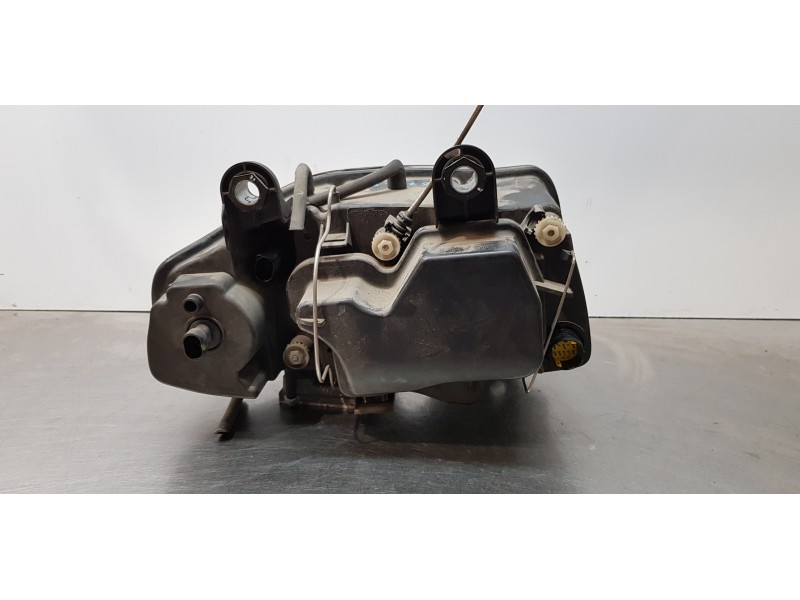 Recambio de faro izquierdo para maserati quattroporte básico referencia OEM IAM 208577  