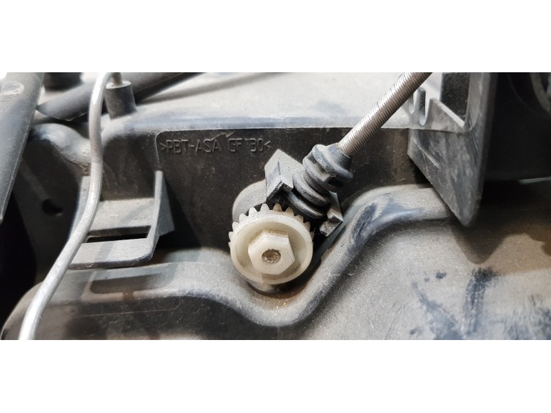 Recambio de faro izquierdo para maserati quattroporte básico referencia OEM IAM 208577  