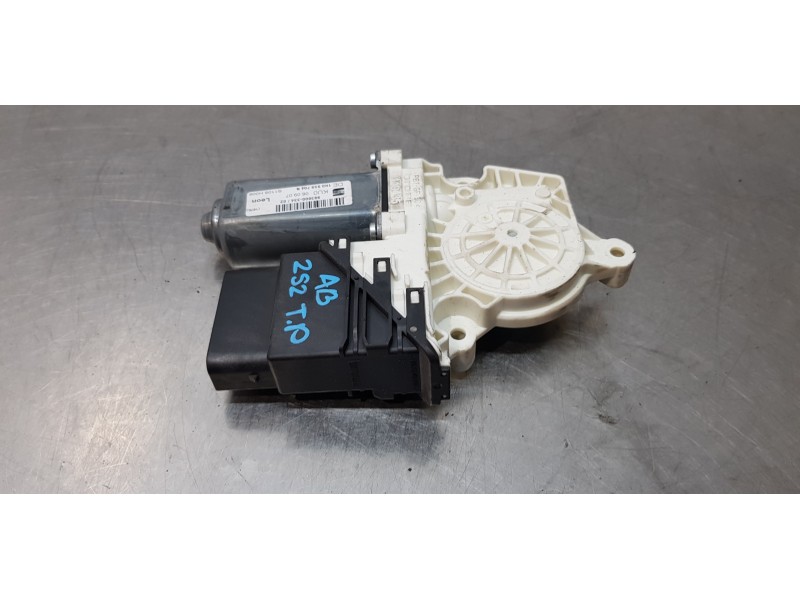 Recambio de motor elevalunas trasero derecho para seat leon (1p1) fr referencia OEM IAM 1K0959704N   Recambio de motor elevalunas trasero derecho para seat leon (1p1) fr referencia OEM IAM 1K0959704N