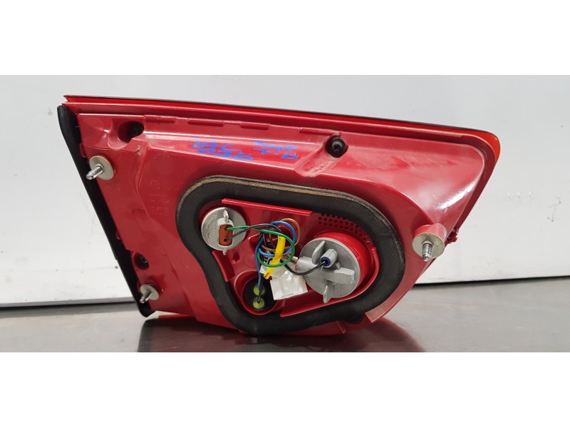 Recambio de piloto trasero derecho interior para kia rio (yb) drive referencia OEM IAM 92404H8010   Recambio de piloto trasero derecho interior para kia rio (yb) drive referencia OEM IAM 92404H8010