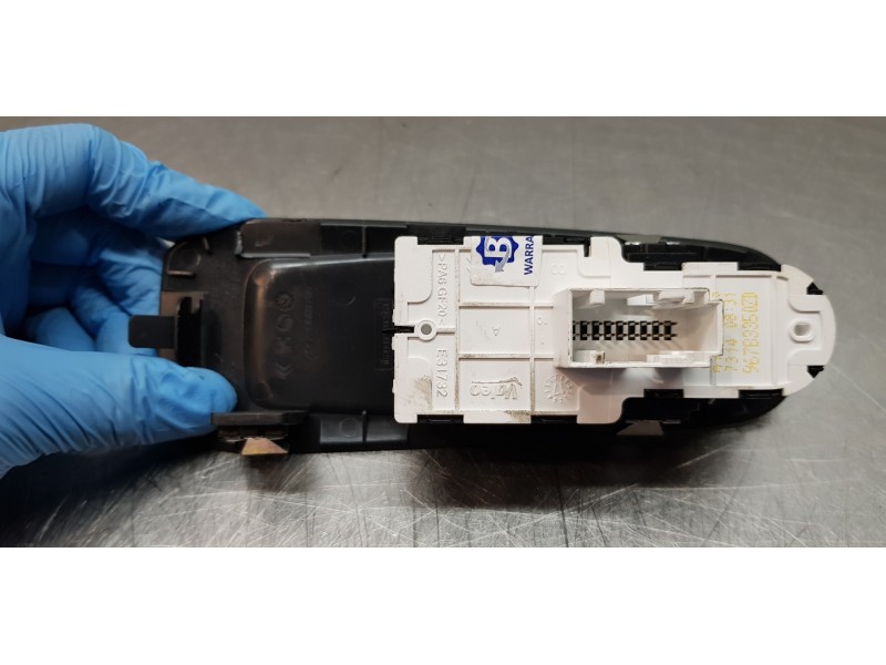 Recambio de mando elevalunas delantero izquierdo para peugeot 308 sw access referencia OEM IAM 96783350ZD  