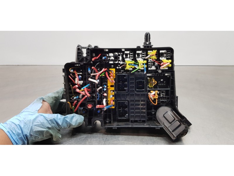 Recambio de caja reles / fusibles para kia ceed sportswagon tech referencia OEM IAM 91290J7100  