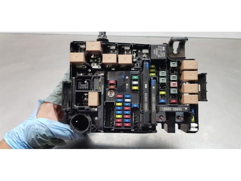 Recambio de caja reles / fusibles para kia ceed sportswagon tech referencia OEM IAM 91290J7100  