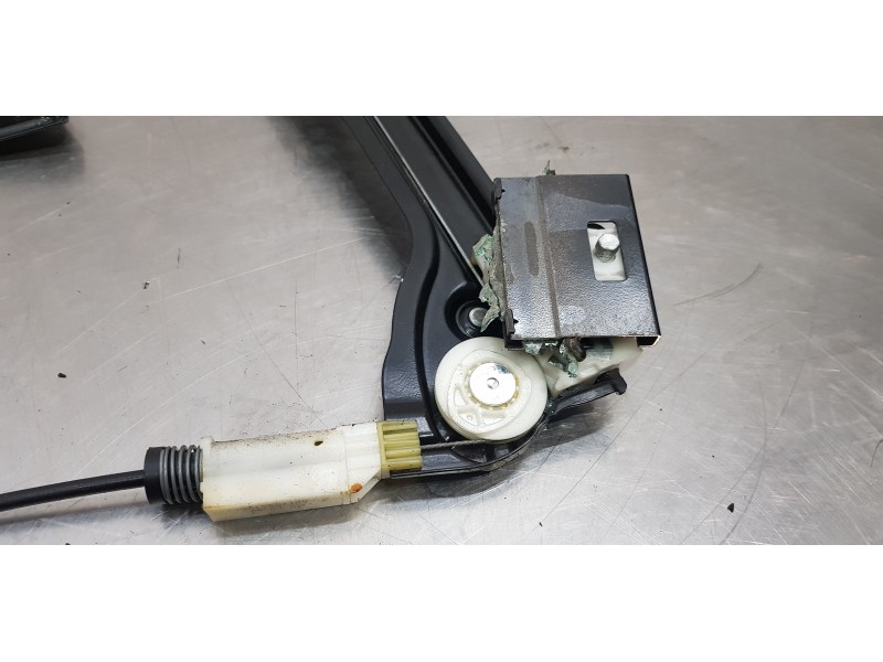 Recambio de elevalunas delantero derecho para bmw serie 3 cabrio (e93) 325d referencia OEM IAM 51337193456   Recambio de elevalunas delantero derecho para bmw serie 3 cabrio (e93) 325d referencia OEM IAM 51337193456