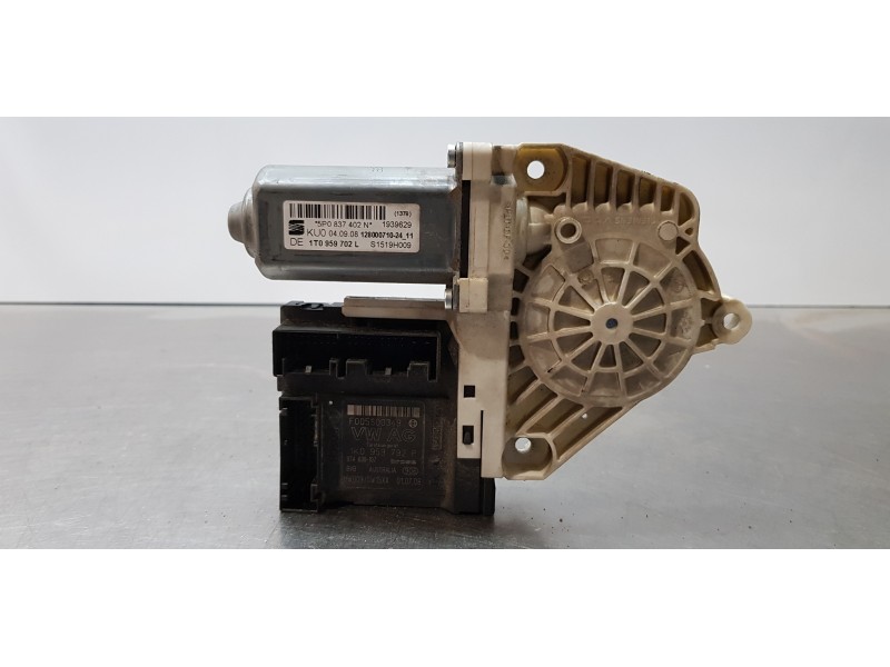 Recambio de motor elevalunas delantero derecho para seat altea xl (5p5) reference referencia OEM IAM 5P0837402N   Recambio de motor elevalunas delantero derecho para seat altea xl (5p5) reference referencia OEM IAM 5P0837402N